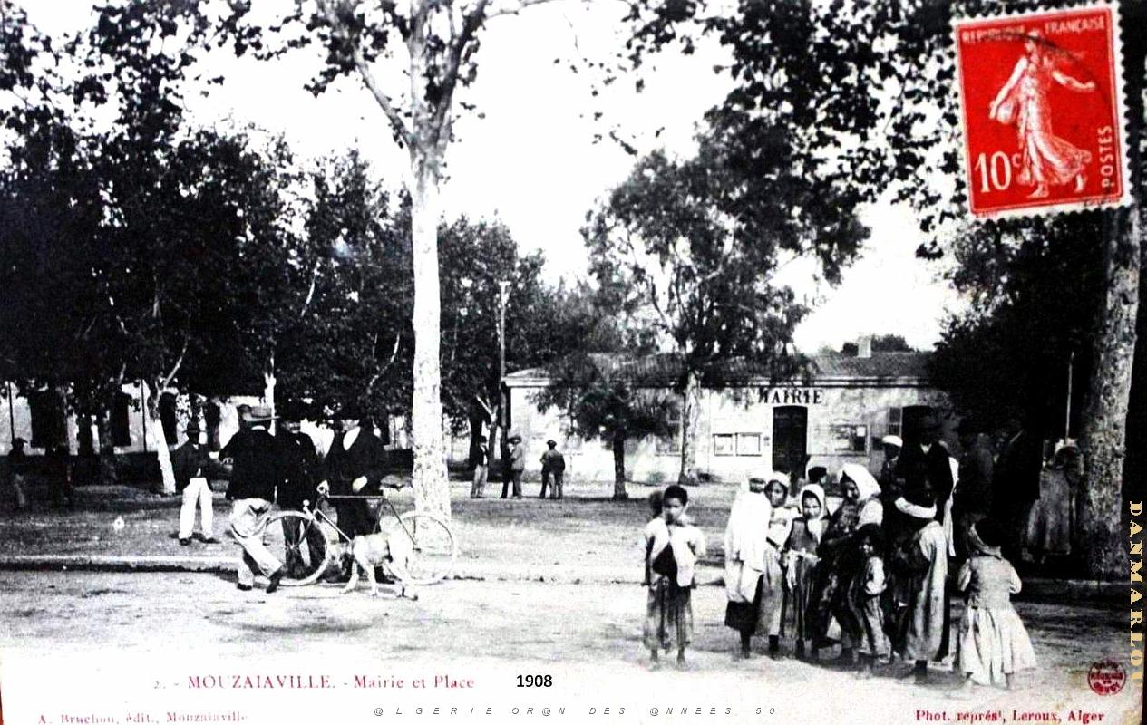 Mouzaiaville - Mairie et Place - 1908.jpg